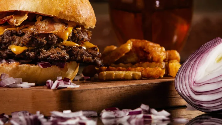 Tatuí tem Festival de Burger, Churros e Torresmo no feriado e Costela de Chão da APAE