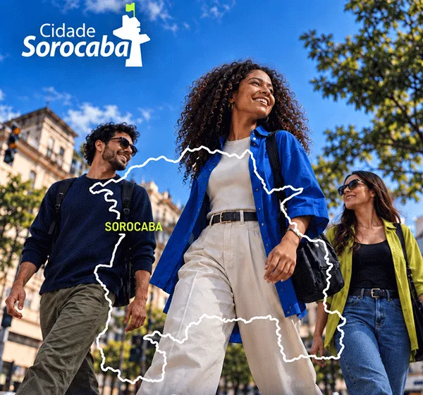 Três jovens caminham sorrindo pela cidade, com o contorno do mapa de Sorocaba e o logo do Cidade Sorocaba